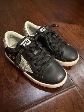 Kids Black Glitter Star Sneakers - Classic Casual Style